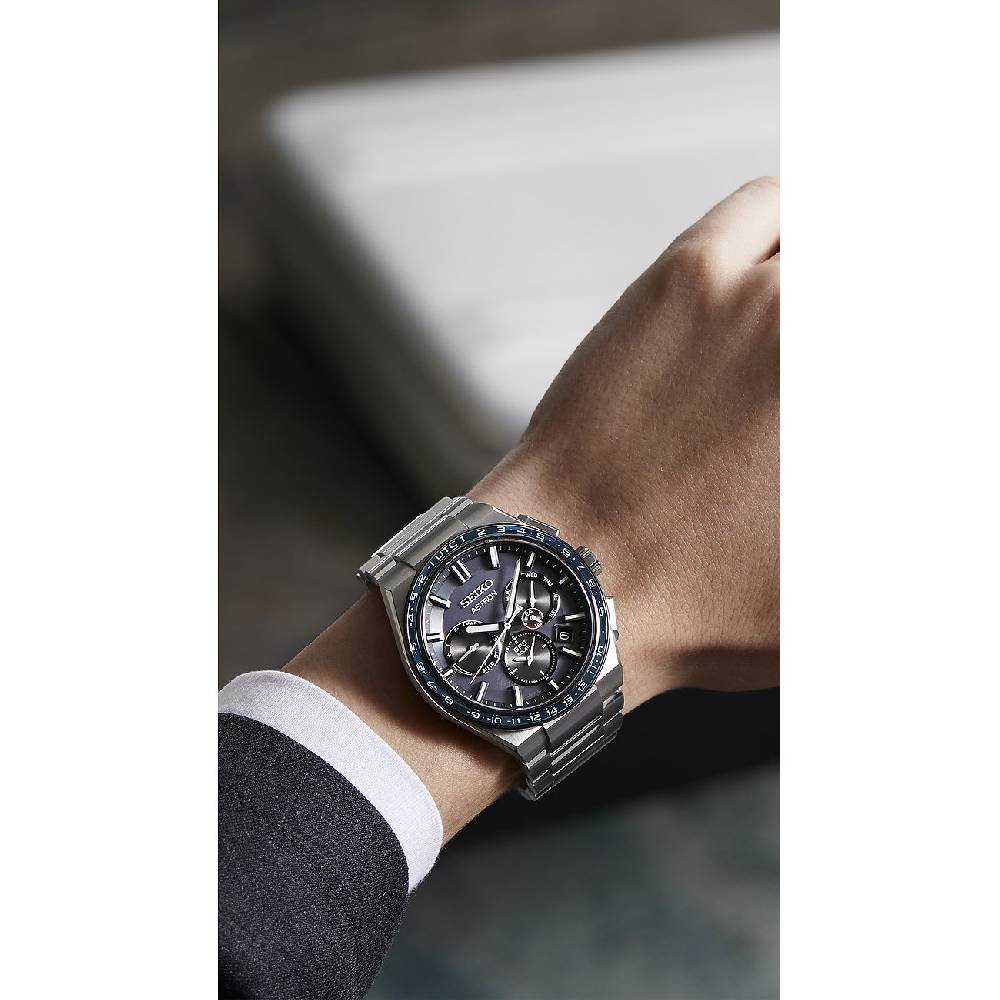 Seiko Herrenuhr GPS Solar Dual Time SSH109J1