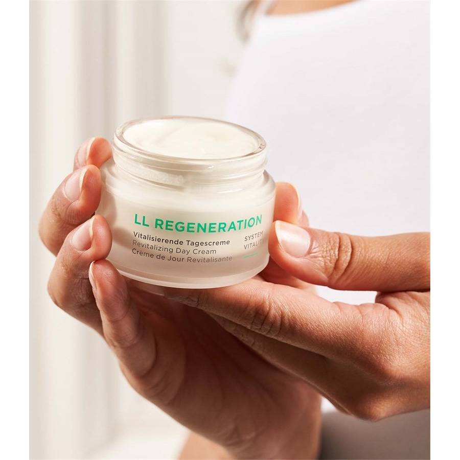 ANNEMARIE-BOeRLIND LL REGENERATION