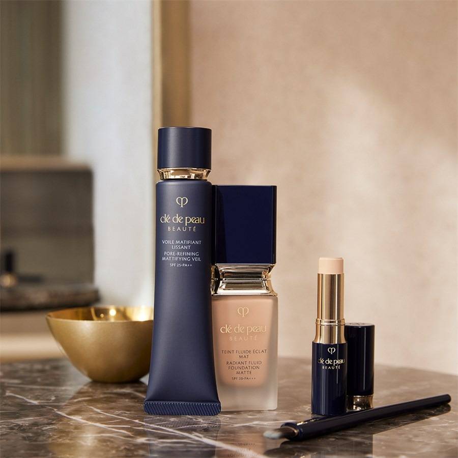 Cle-de-Peau-Beaute Gesicht