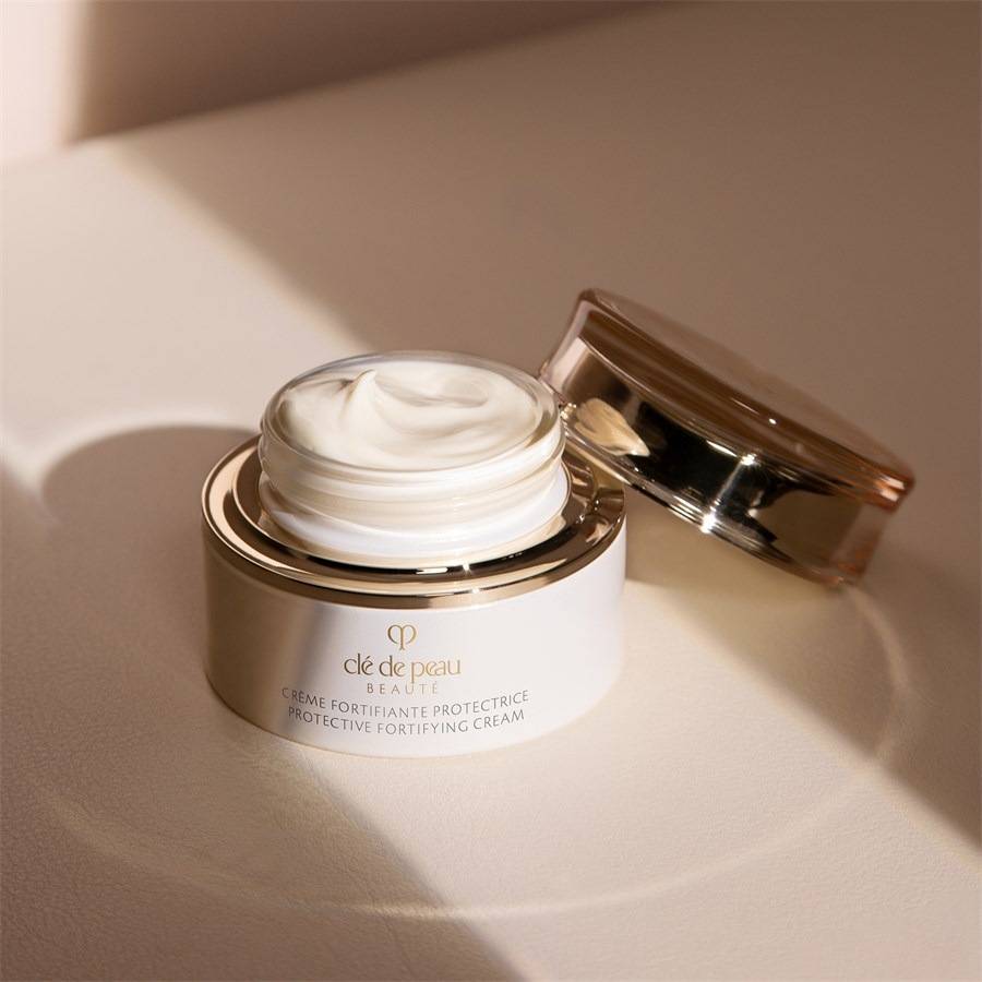 Cle-de-Peau-Beaute Moisturizer
