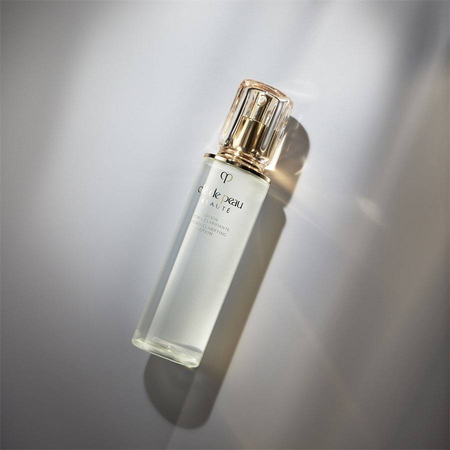 Cle-de-Peau-Beaute Reinigung