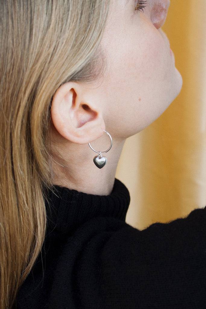 JUKSEREI AMORE CHARM EARRINGS