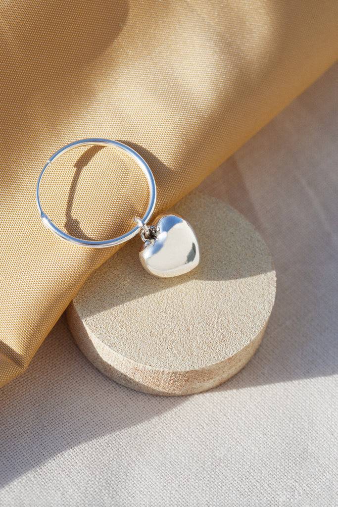 JUKSEREI AMORE CHARM EARRINGS