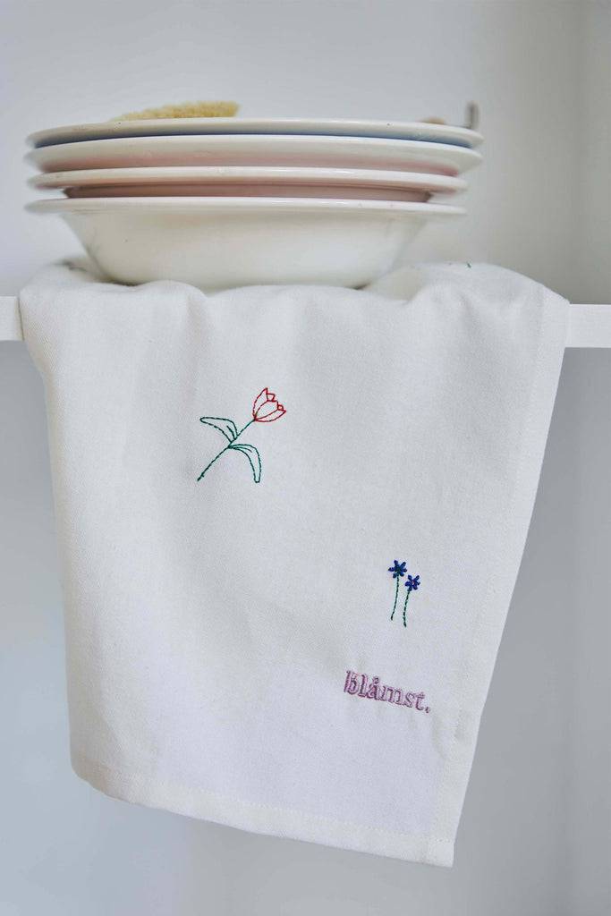 JUKSEREI BLÅMST · KITCHEN TOWEL FLOWER