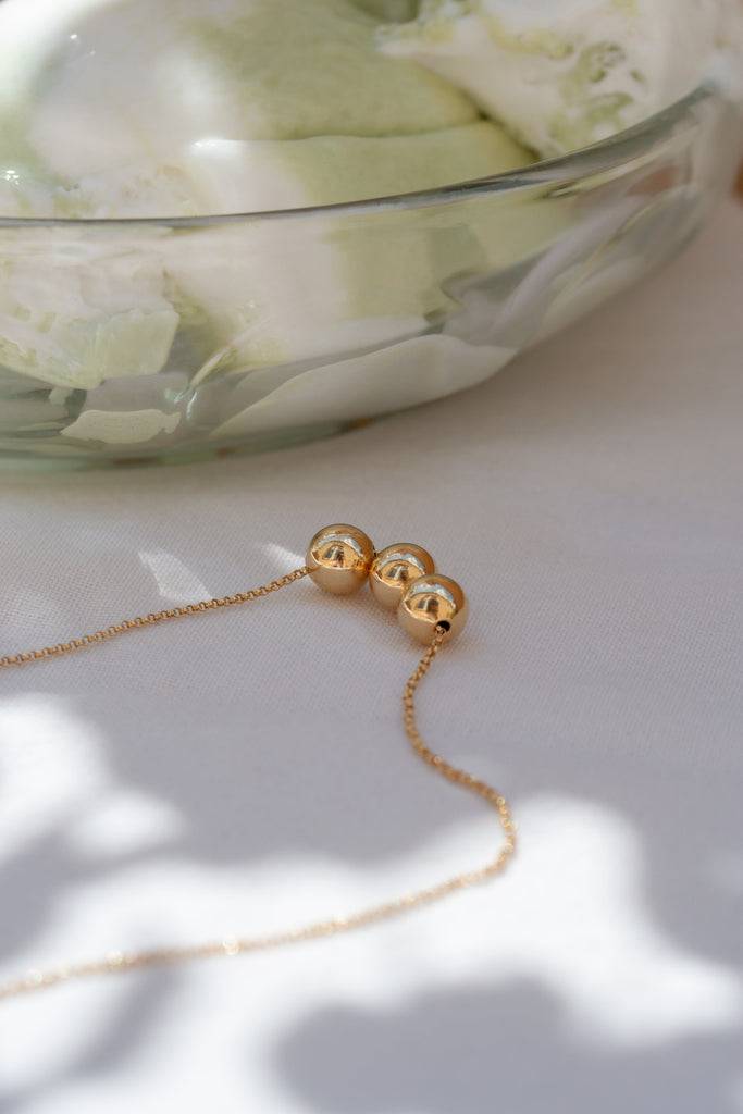 JUKSEREI BOULES NECKLACE