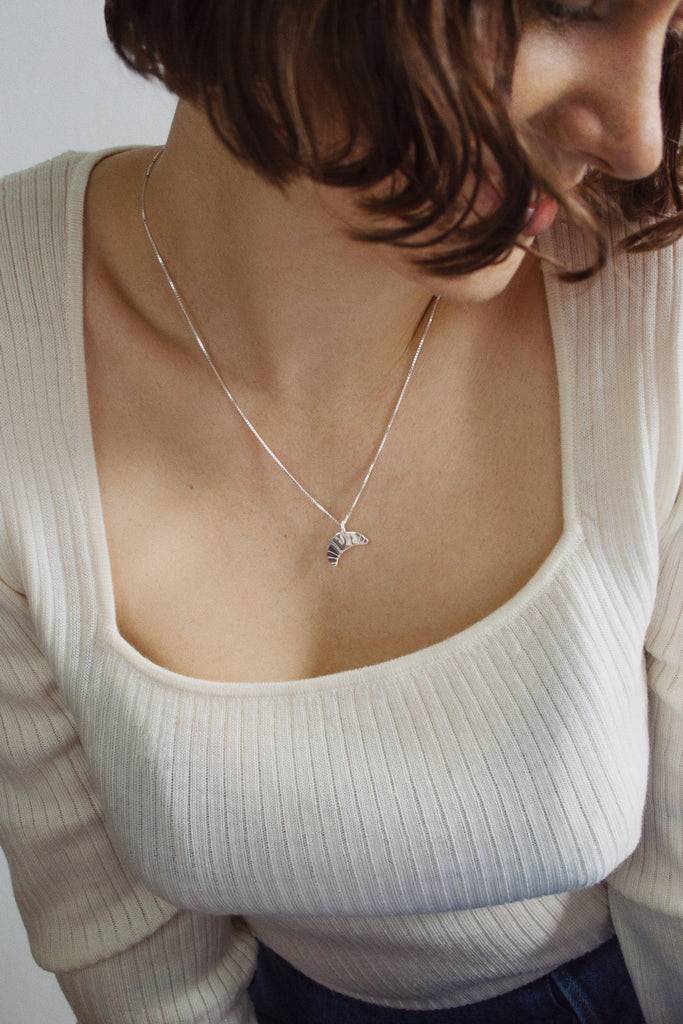 JUKSEREI CROISSANT NECKLACE