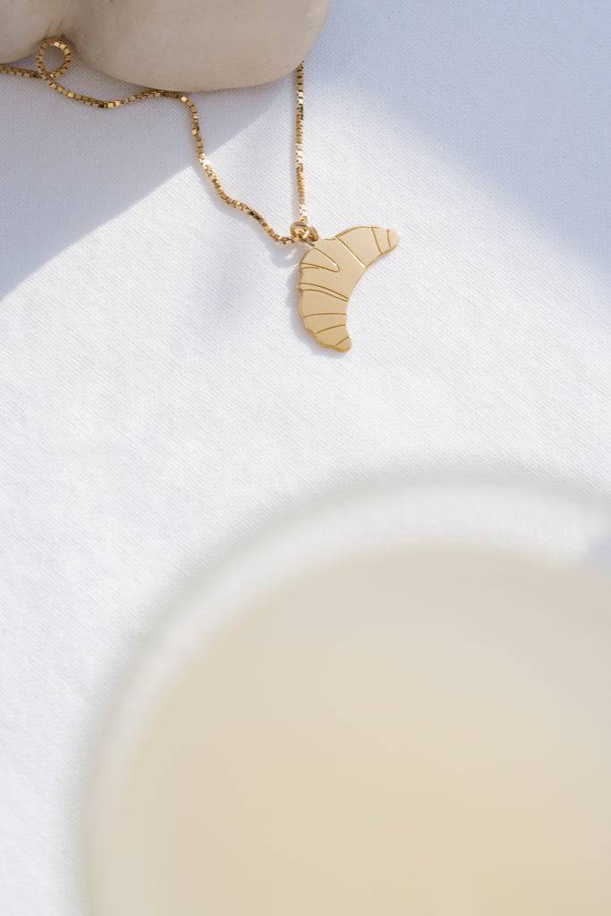 JUKSEREI CROISSANT NECKLACE