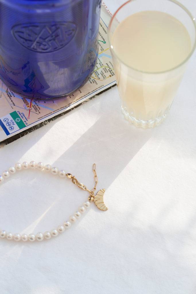 JUKSEREI CROISSANT PEARL BRACELET