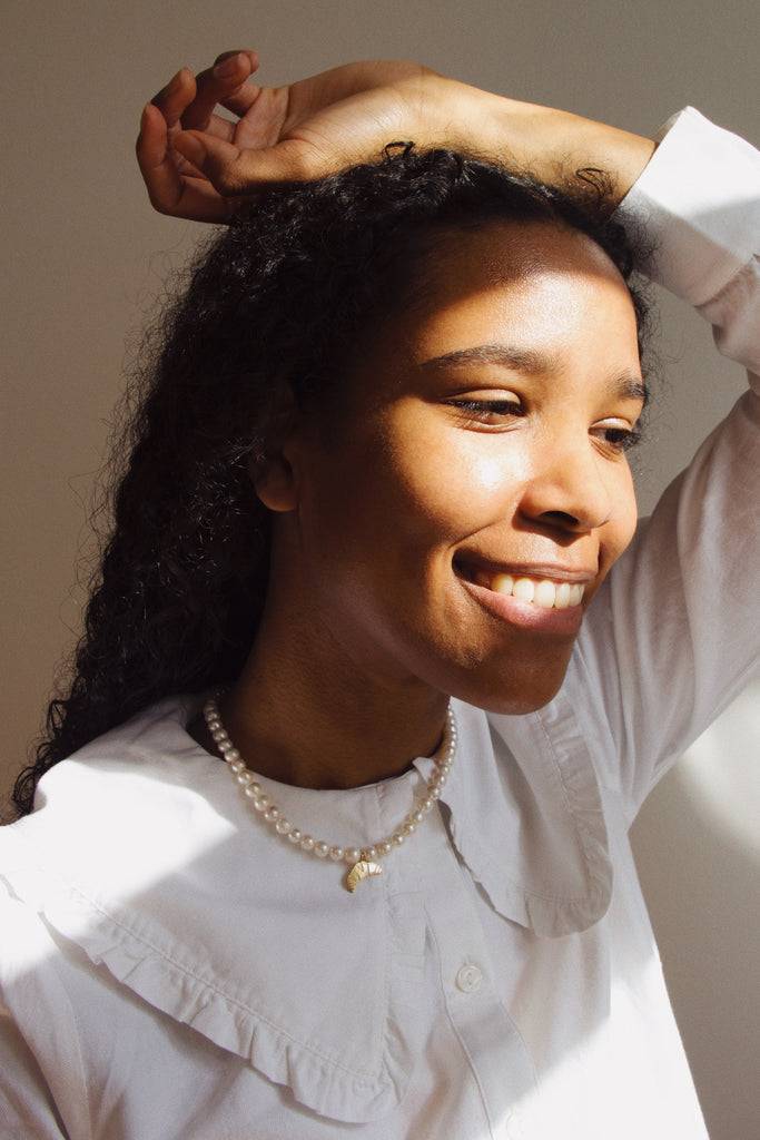 JUKSEREI CROISSANT PEARL NECKLACE