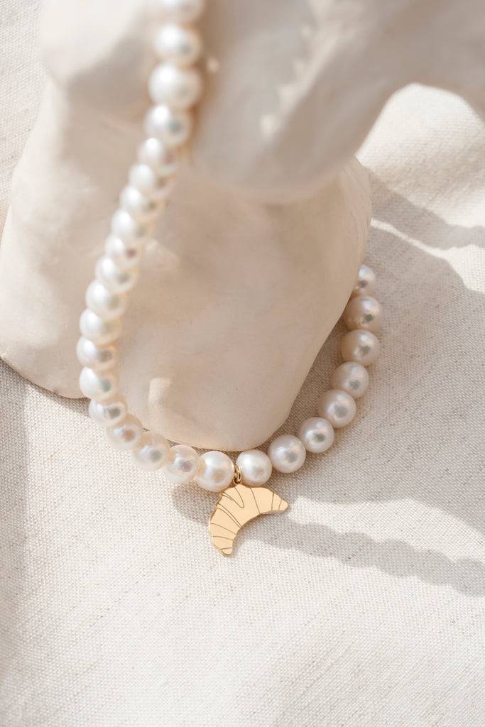 JUKSEREI CROISSANT PEARL NECKLACE