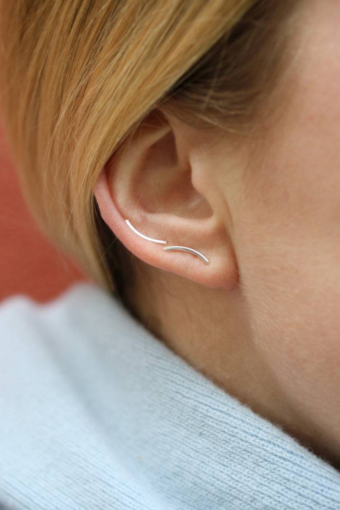 JUKSEREI CURVED EAR STUDS