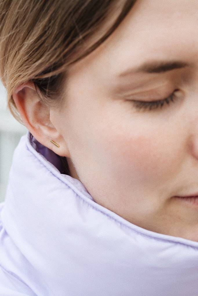 JUKSEREI LINIE EAR STUDS