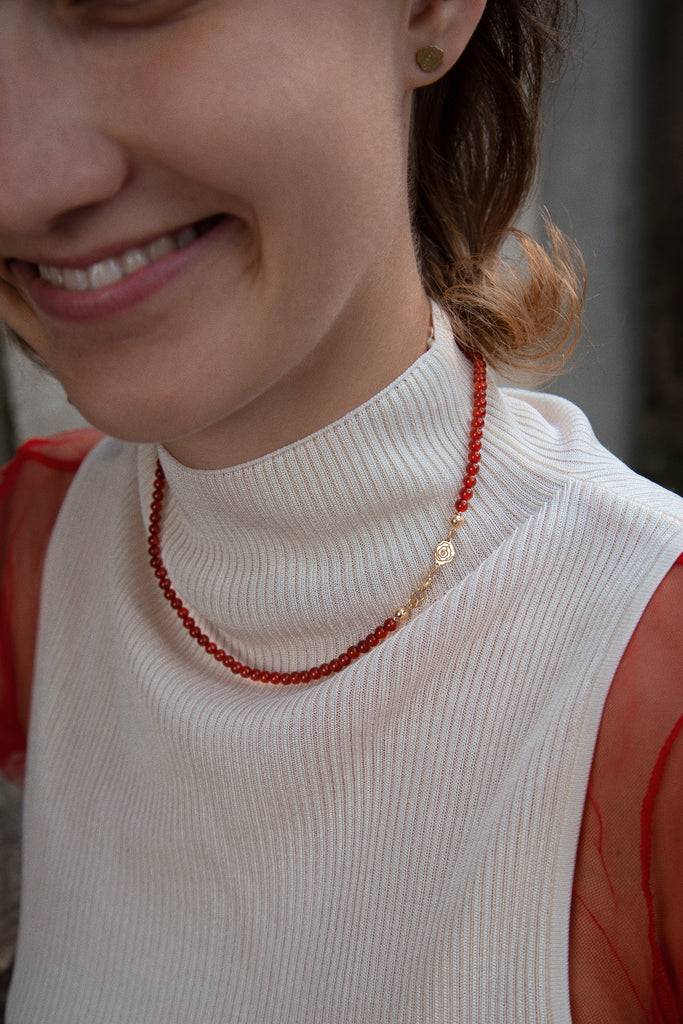 JUKSEREI ROSE CARNELIAN NECKLACE