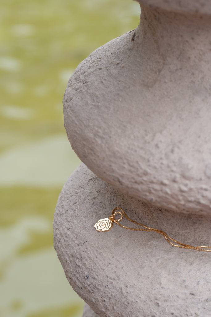 JUKSEREI ROSE NECKLACE