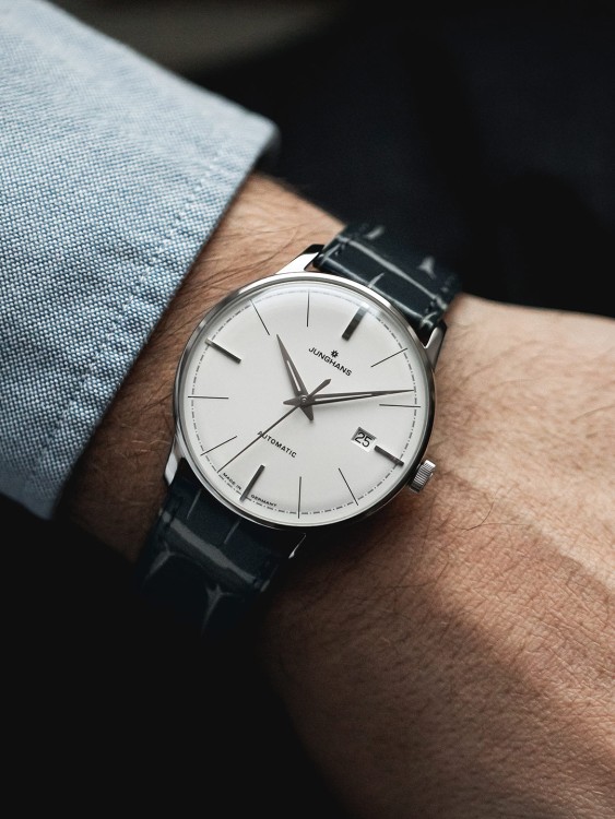 Junghans Meister Classic Terrassenbau