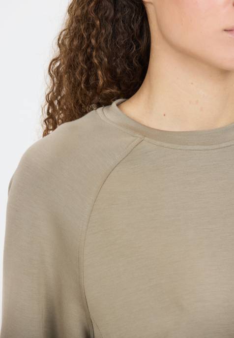 ATHLECIA Jacey W Crew Neck