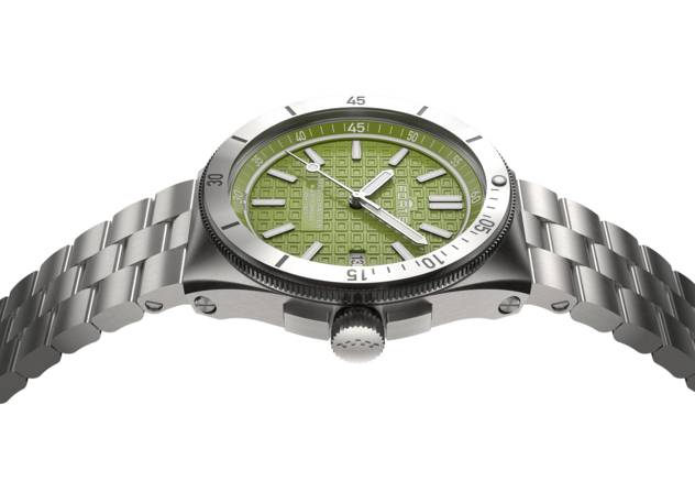 FORTIS Uhr "MARINEMASTER M-40 WOODPECKER GREEN AUF BLOCK BRACELET"