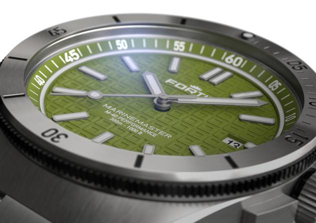 FORTIS Uhr "MARINEMASTER M-40 WOODPECKER GREEN AUF BLOCK BRACELET"