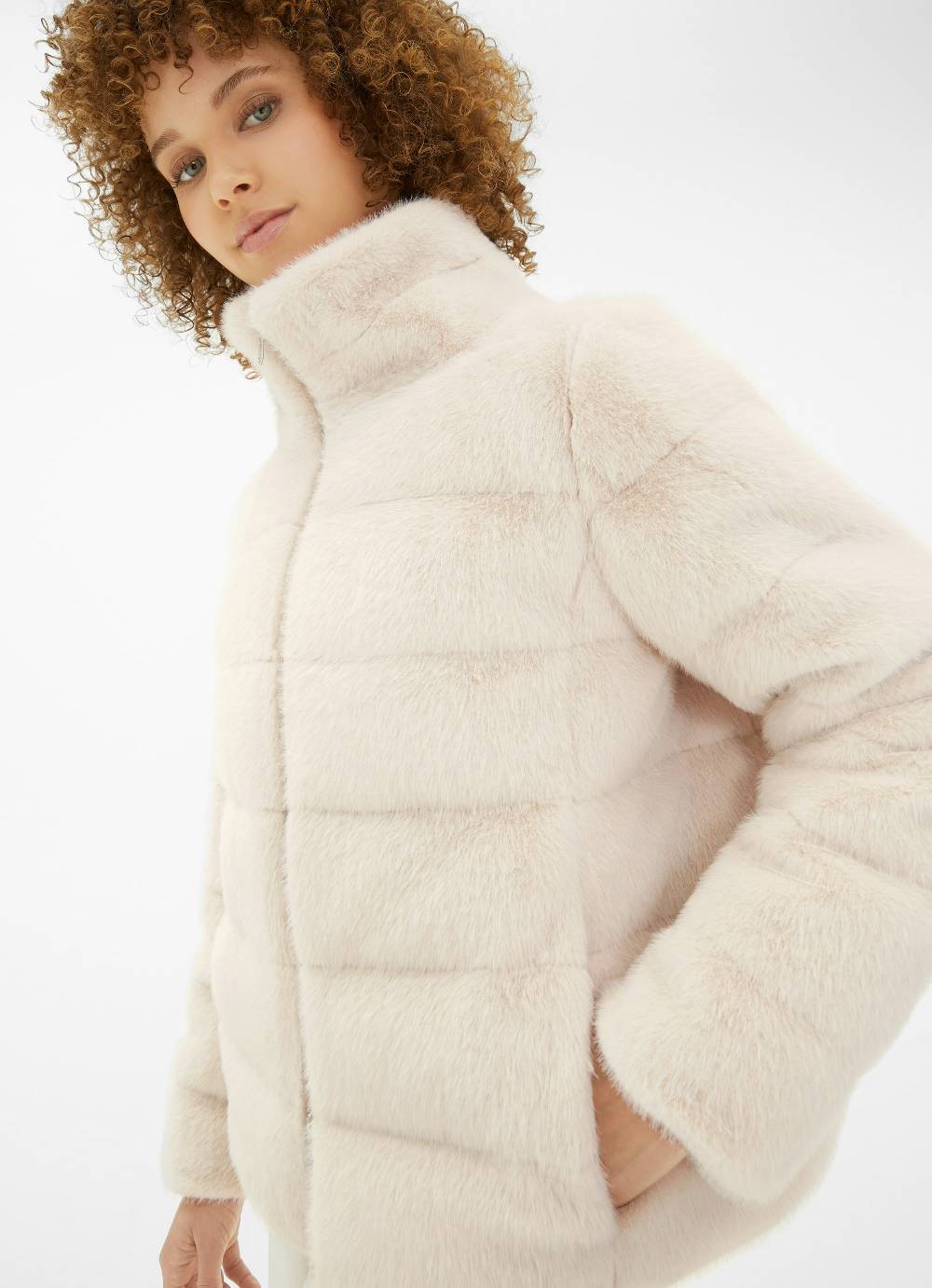 Juvia Faux Fur - Daunenjacke