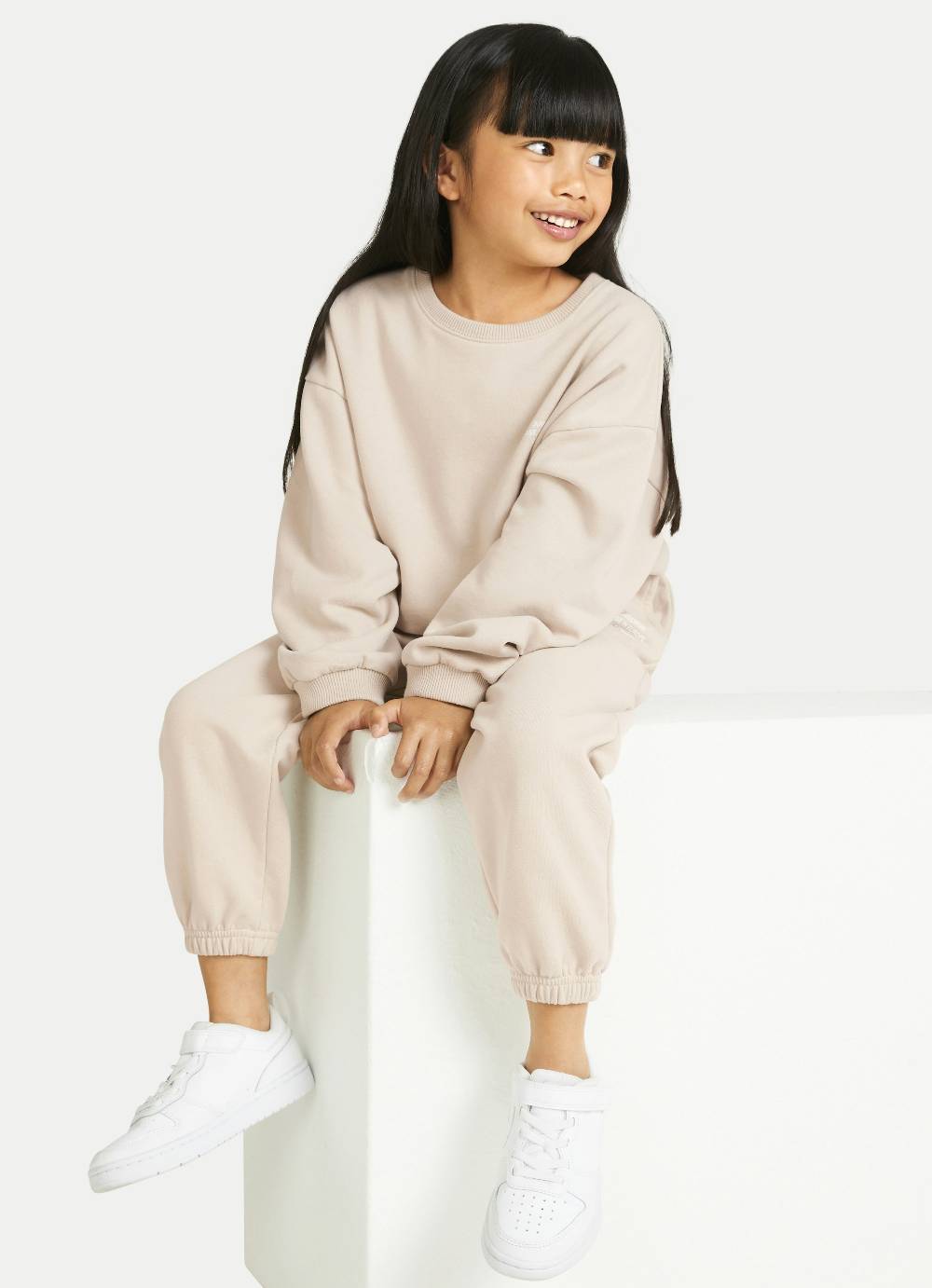 Juvia Loose Fit - Sweatpants