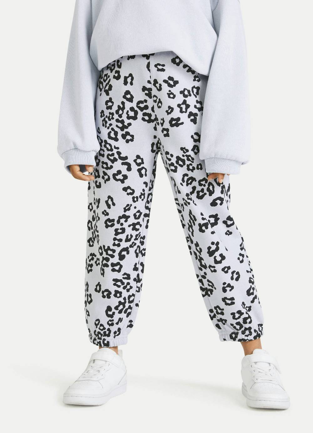 Juvia Loose Fit - Sweatpants