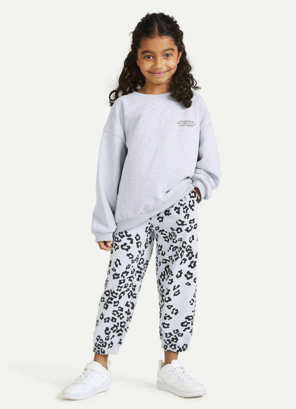 Juvia Loose Fit - Sweatpants