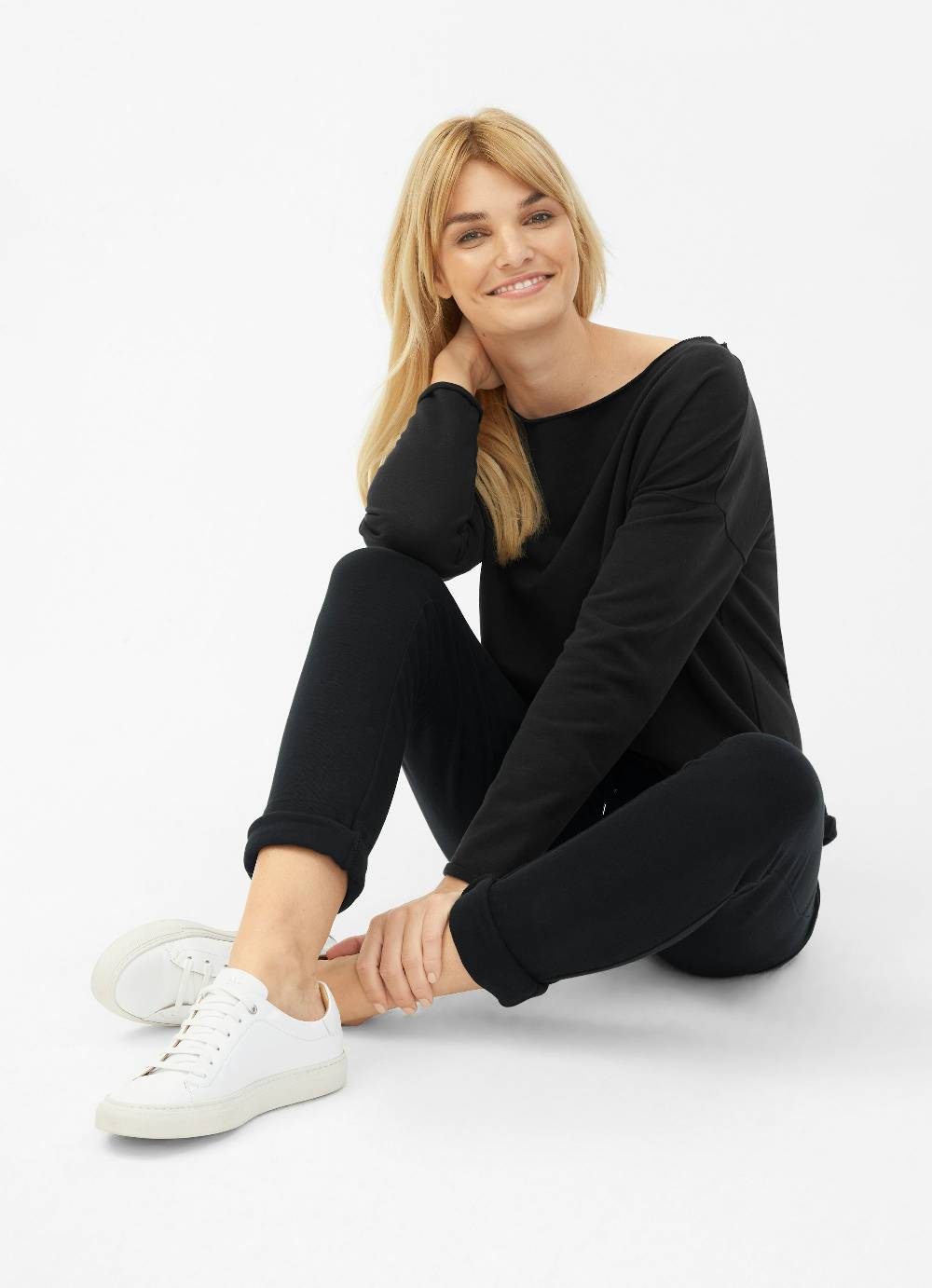 Juvia Loose Fit - Sweatpants