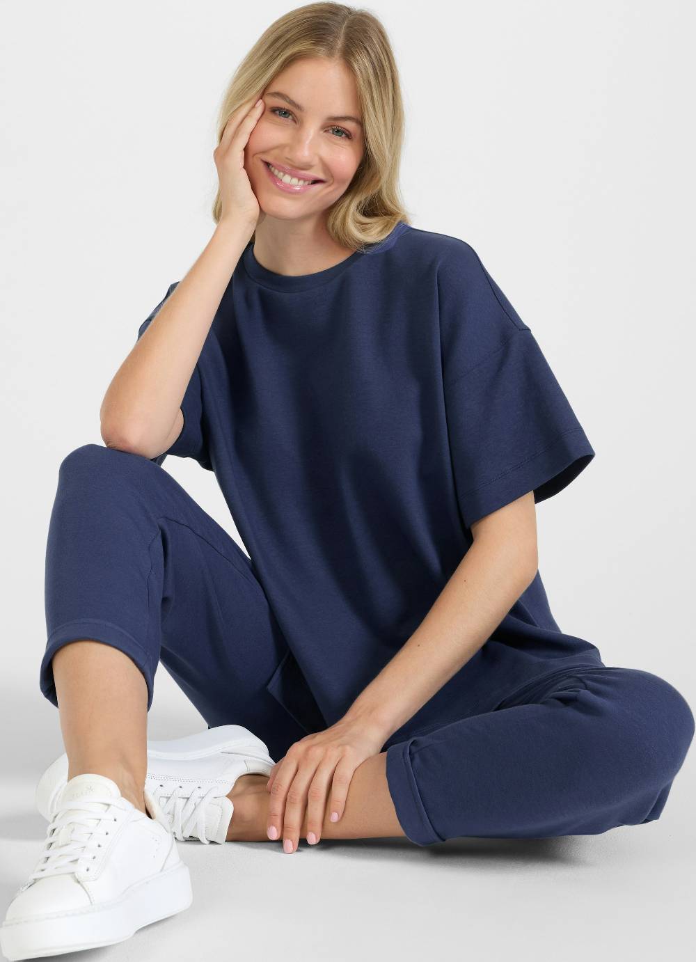 Juvia Loose Fit - T-Shirt