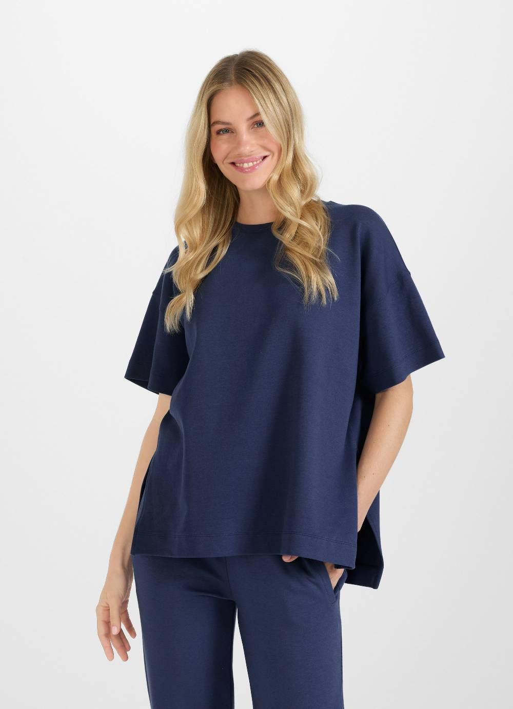 Juvia Loose Fit - T-Shirt