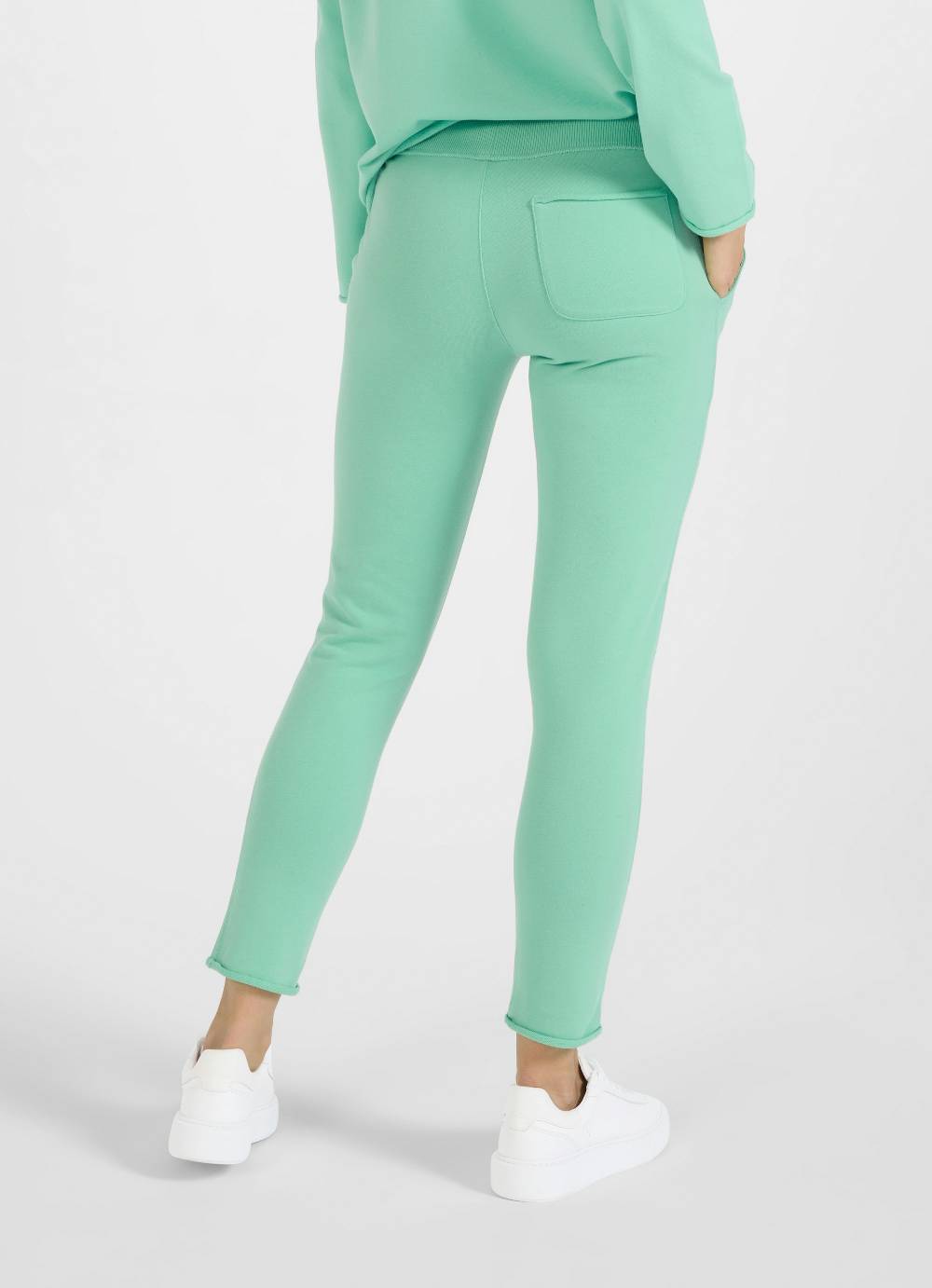 Juvia Slim Fit - Sweatpants