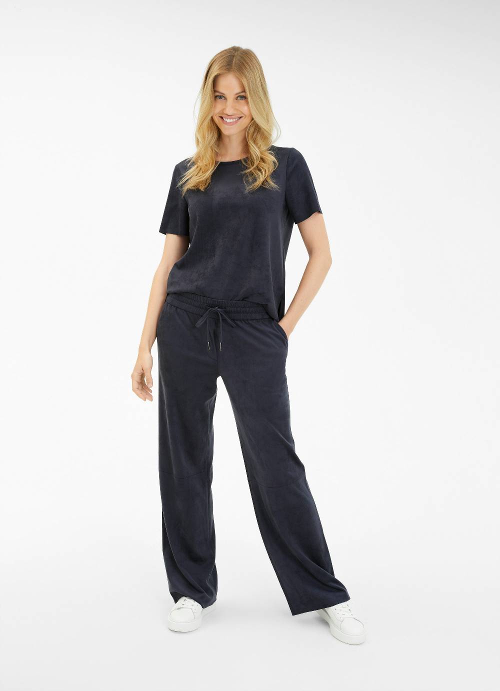 Juvia Tech Velours - Marlenehose