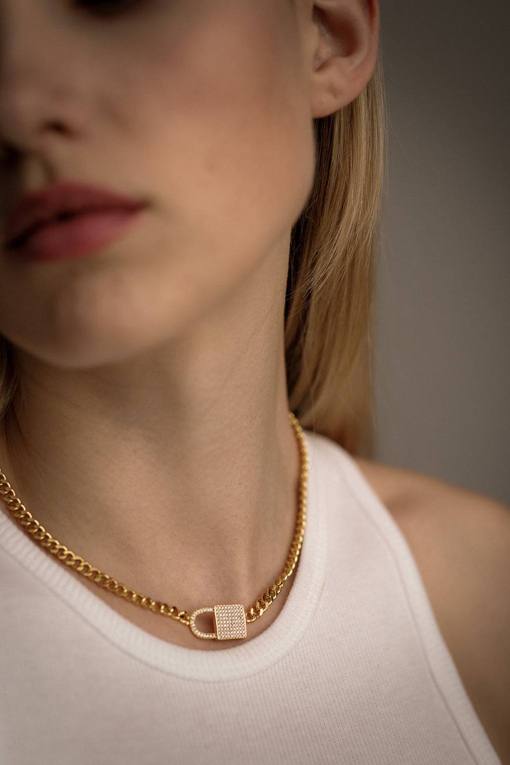 Karo Kauer Chain Lock Gold