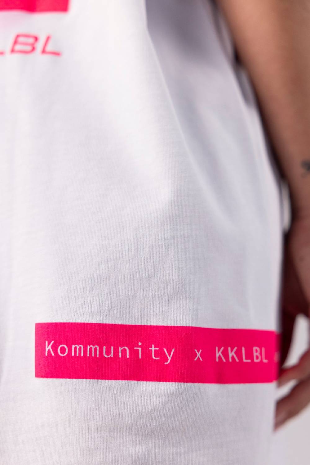 Karo Kauer PRE ORDER Kommunity T-Shirt Pink
