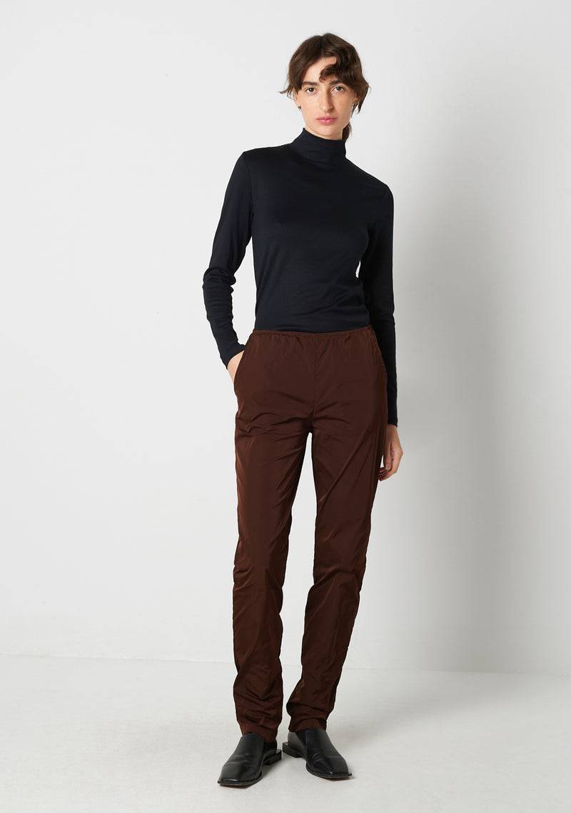 Katharina Hovman Hose lang heavy Taffetas, cacao