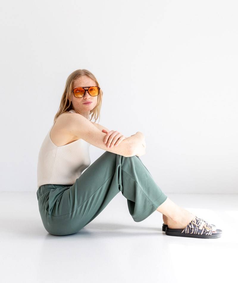 KAUF DICH GLüCKLICH Hose Salbeigrün