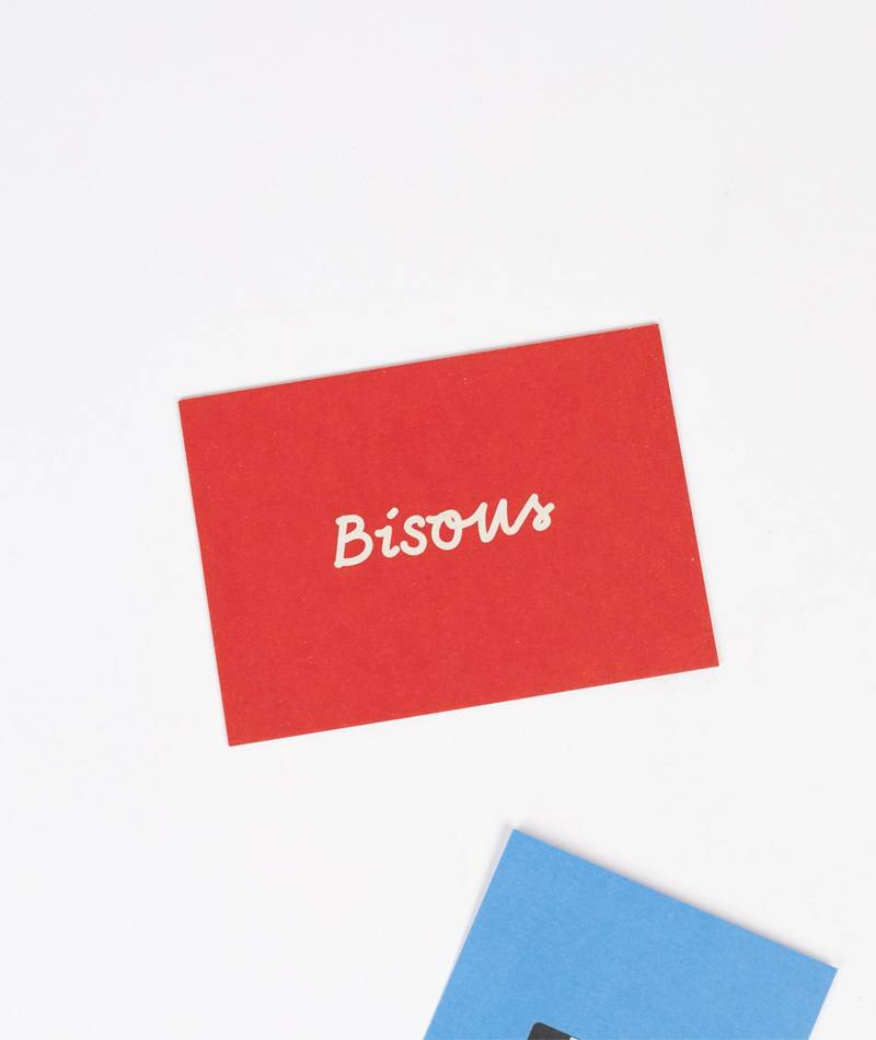 KAUF DICH GLüCKLICH Postkarte Bisous Rot