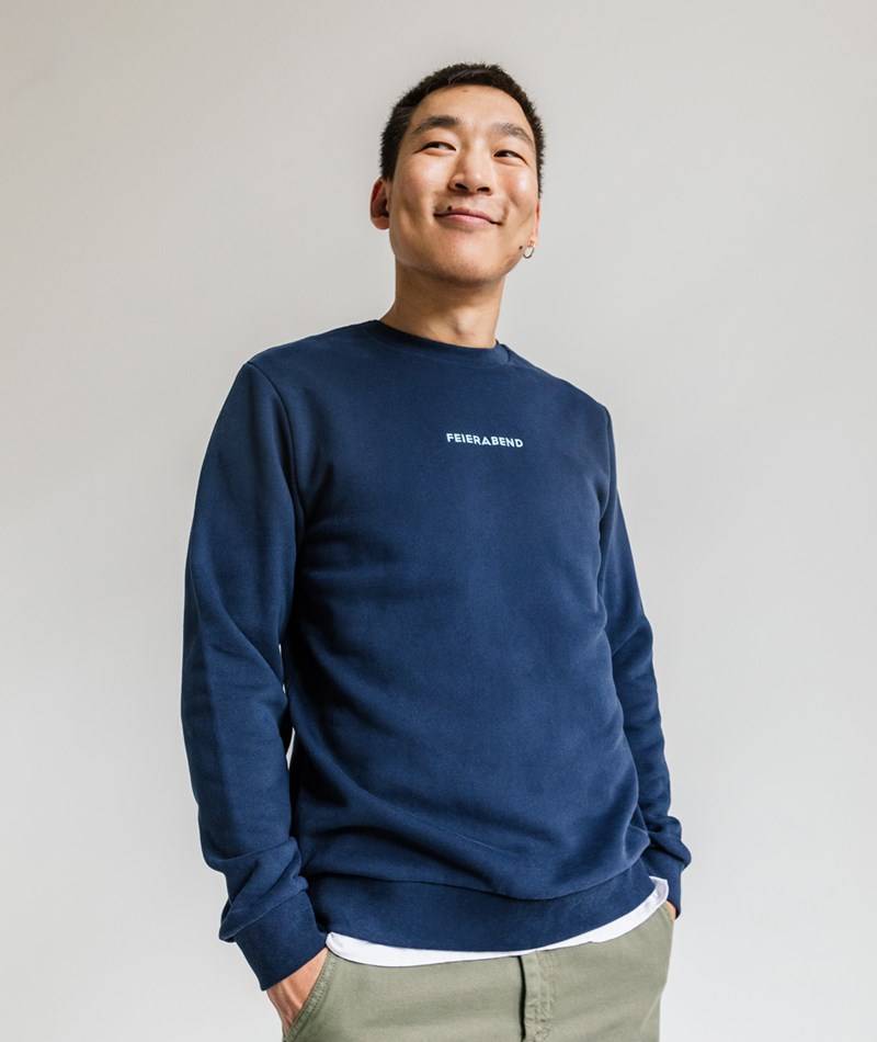 KAUF DICH GLüCKLICH Sweater Feierabend Dunkelblau aus Bio-Baumwolle