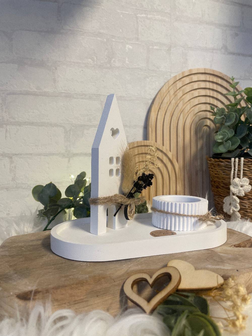 KB Socken Beton Raysin Häuser Deko, Tablett Mit Kerzenhalter Und Haus, Deko Weiß, Wohn Geschenk Idee Deko, Trockenblumen, Keraflott, Keramik
