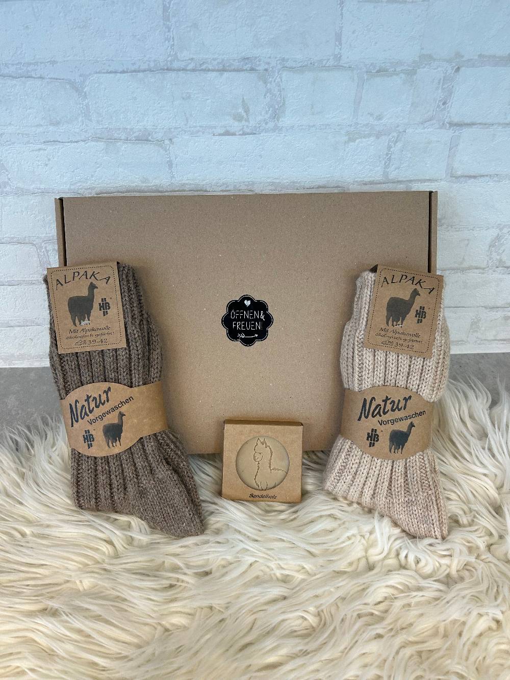 KB Socken Geschenkbox Direkt Zum Verschenken - Alpaka Socken Und Alpaka Seife