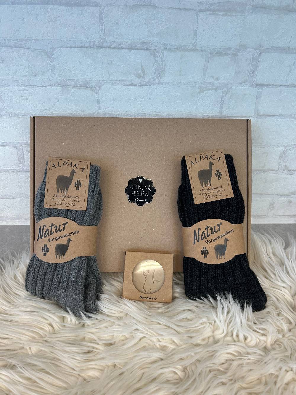 KB Socken Geschenkbox Direkt Zum Verschenken - Alpaka Socken Und Alpaka Seife