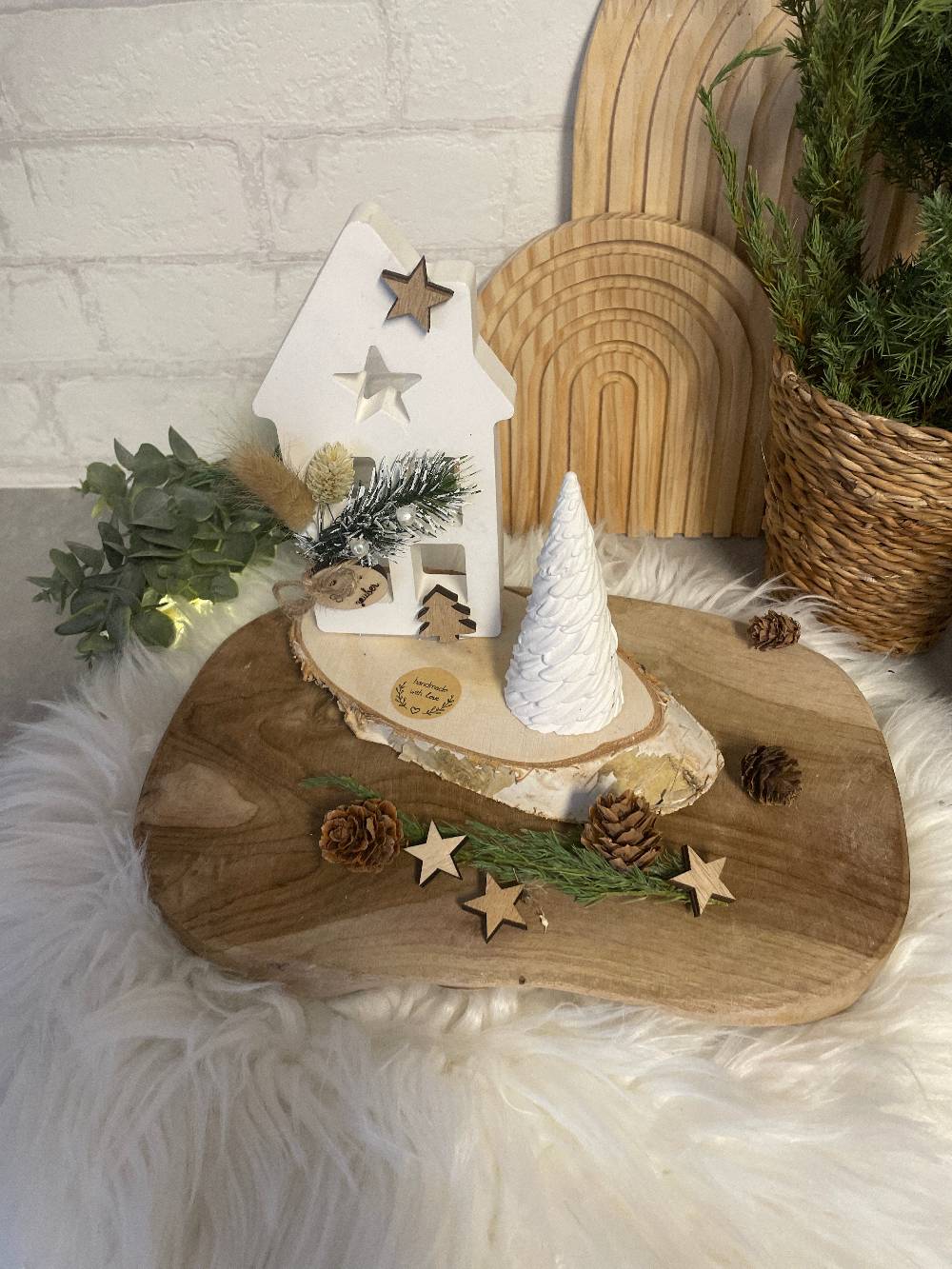 KB Socken Häuschen Deko Auf Birkenholzscheibe , Weihnachtsdeko, Advent Deko, Deko Wohnzimmer, Keraflott Deko Weihnachtshaus, Tisch Deko Advent