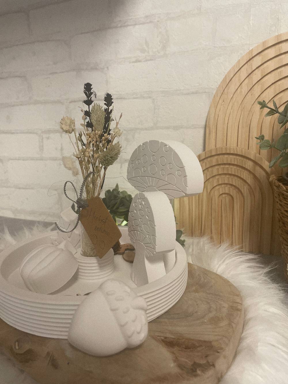 KB Socken Herbst Deko Teller Set Pilze, Dekoration, " Herbstgefühle", Graviert, Beton Deko, Trockenblumen, Kürbisse, Eichel, Herbstblätter,