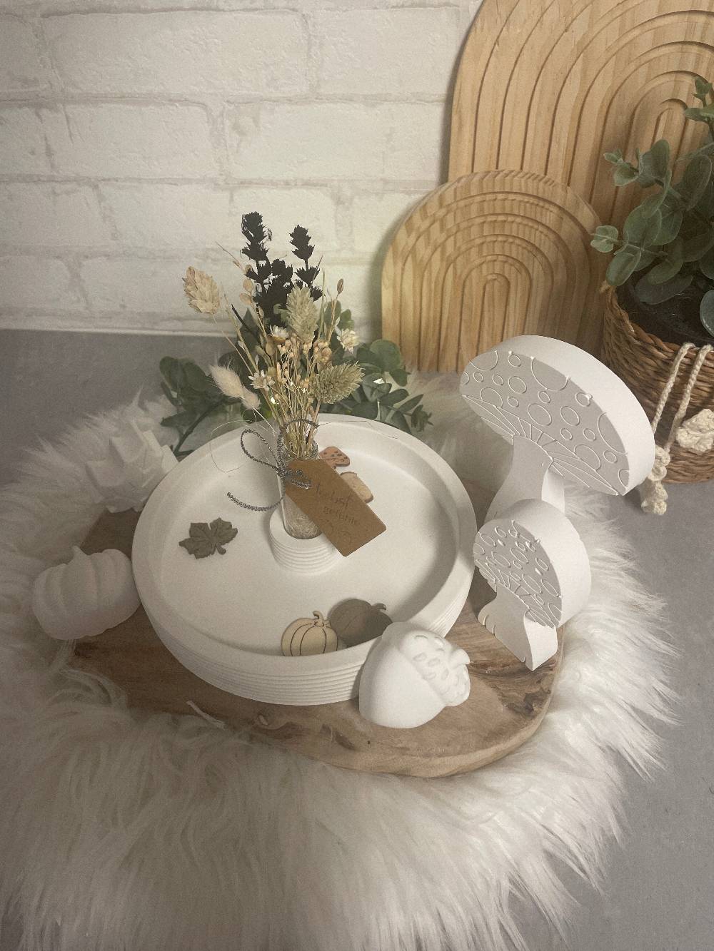 KB Socken Herbst Deko Teller Set Pilze, Dekoration, " Herbstgefühle", Graviert, Beton Deko, Trockenblumen, Kürbisse, Eichel, Herbstblätter,