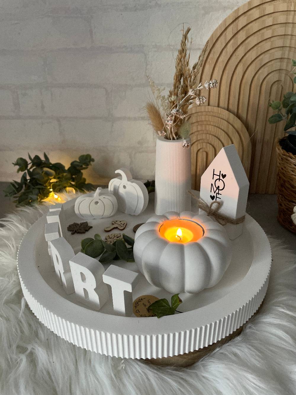 KB Socken Herbst Teller Set Rund Mit Kürbisse, Vase, Trockenblumen Und Buchstaben "Herbst" Beton Kerafkott, Deko Wohnzimmer, Geschenk, Mitbringsel