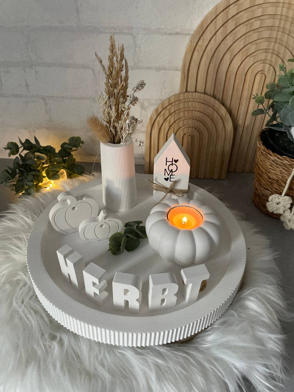 KB Socken Herbst Teller Set Rund Mit Kürbisse, Vase, Trockenblumen Und Buchstaben "Herbst" Beton Kerafkott, Deko Wohnzimmer, Geschenk, Mitbringsel