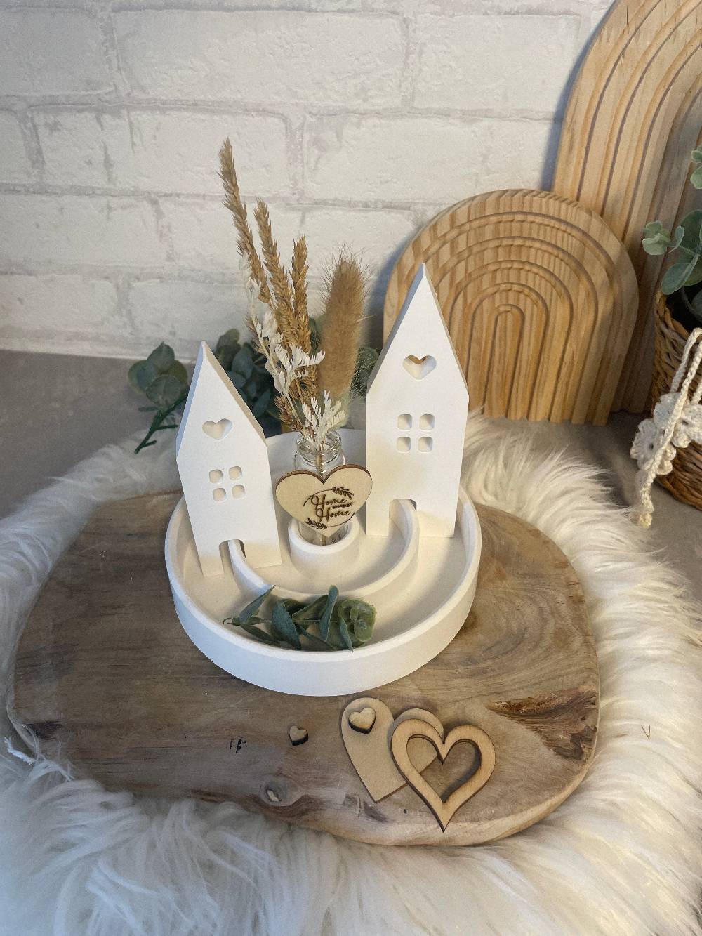 KB Socken Lichthäuser auf Deko Teller gerillt mit Reagenzglas und Trockenblumen