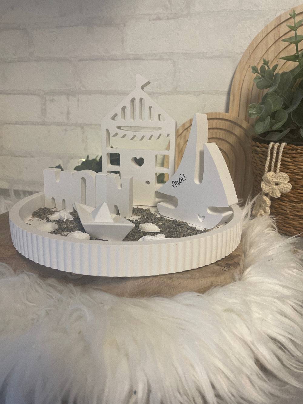 KB Socken Maritimer Deko Teller, Strandhaus, Segelboot, Seestern, Muscheln, Farbe Weiß, Maritime Wohndeko Oder Geschenkidee, Ostseeliebe, Meer