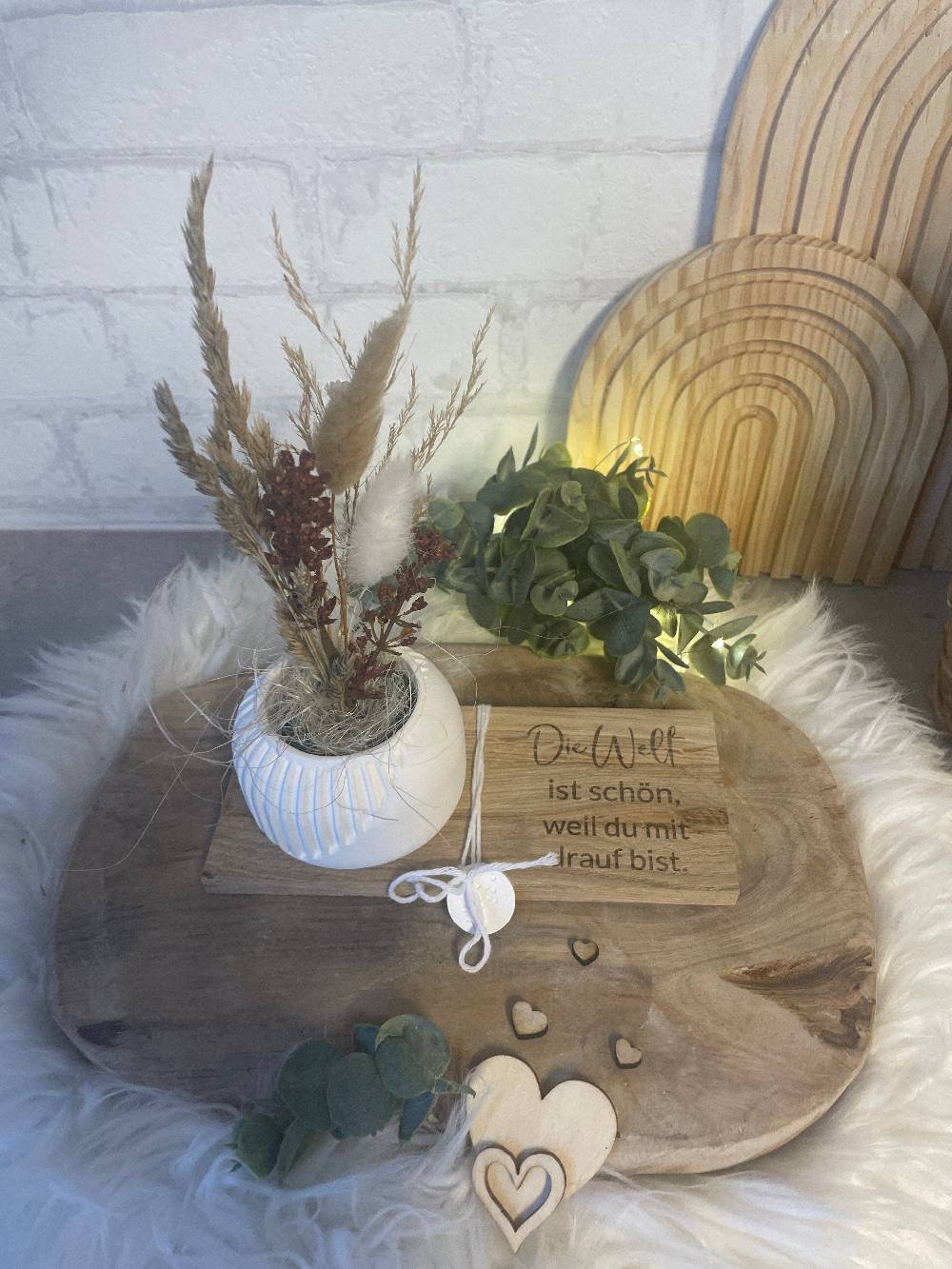 KB Socken Vase Mit Trockenblumen Auf Holztablett Mit Gravur, Geschenk Frau, Geburtstag, Mitbringsel, Geschenke Aus Holz