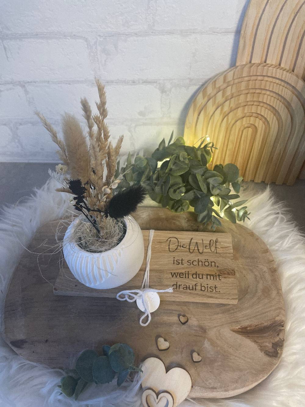 KB Socken Vase Mit Trockenblumen Auf Holztablett Mit Gravur, Geschenk Frau, Geburtstag, Mitbringsel, Geschenke Aus Holz