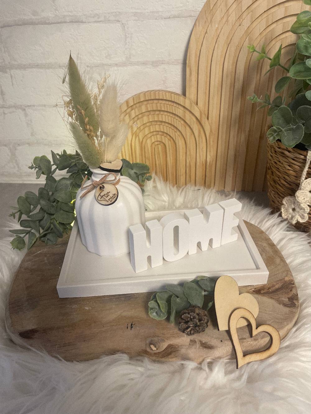 KB Socken Vase mit Trockenblumen auf Tablett mit Schriftzug " Home" Keraflott Formen Wohnakzente, Keramik,Wohndeko, Dekoratives Tablett